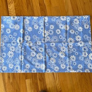 Vintage 70s Pequot Muslin pillowcase daisies